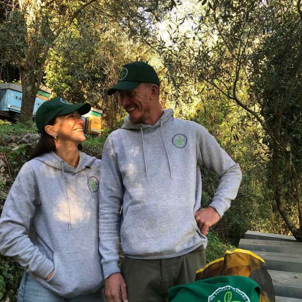 Felpe e cappellini personalizzati per l'azienda agricola Luciano e Marino